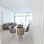 דירה The Country Club & Akanthou