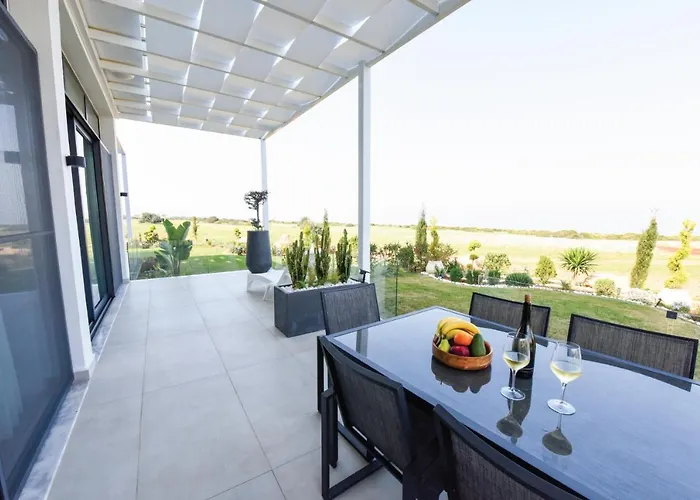 The Country Club & Apartmán Akanthou