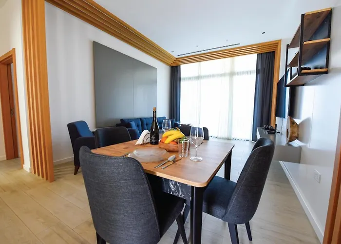 The Country Club & Akanthou