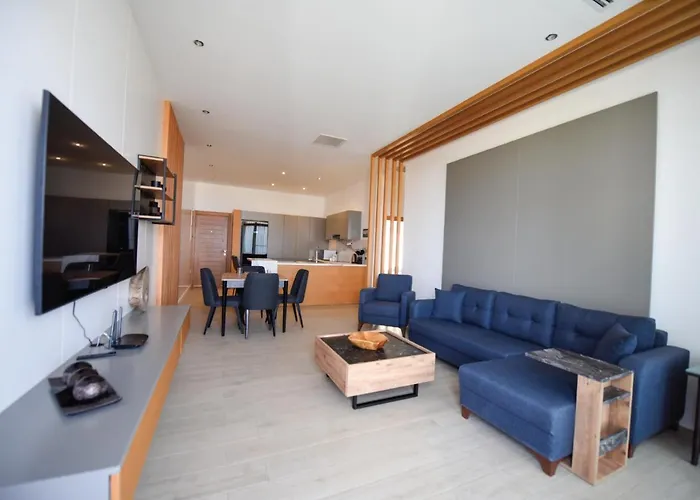 The Country Club & * Akanthou