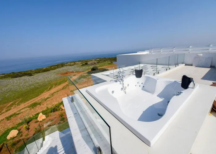 The Country Club & Akanthou