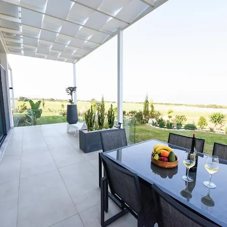 The Country Club & Apartman Akanthú