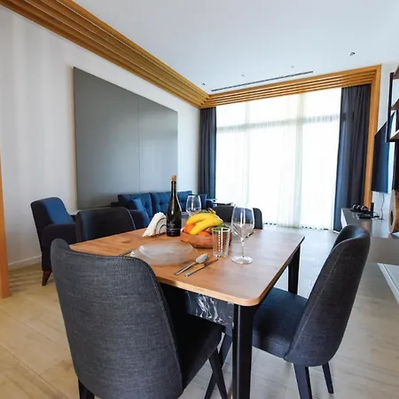 The Country Club & Akanthou