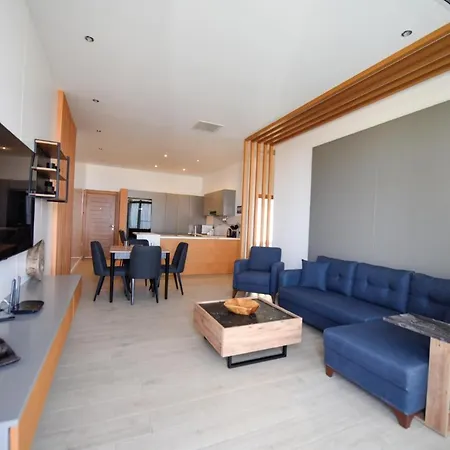 The Country Club & * Akanthú