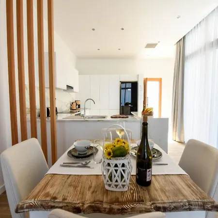 The Country Club & 아파트