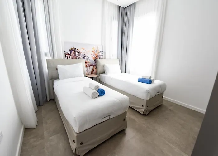 The Country Club & アパート