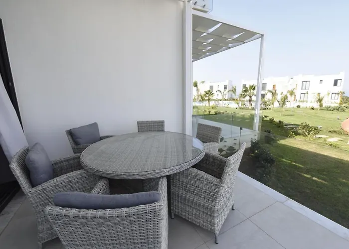 The Country Club & アパート