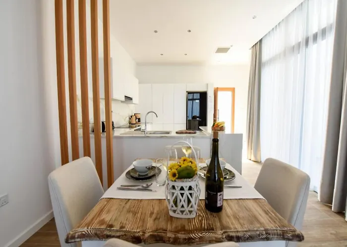 The Country Club & דירה