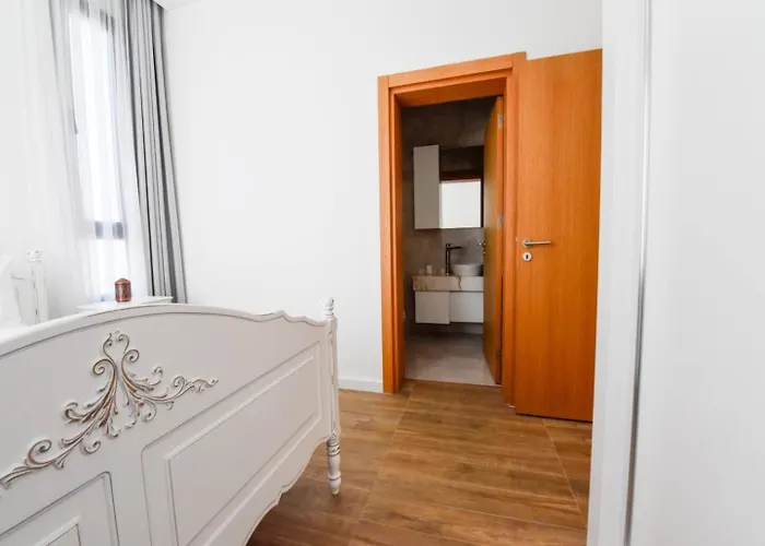 The Country Club & アパート