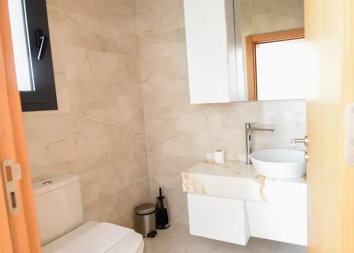 The Country Club & アパート