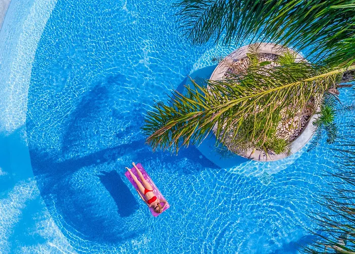 The Country Club & アパート *