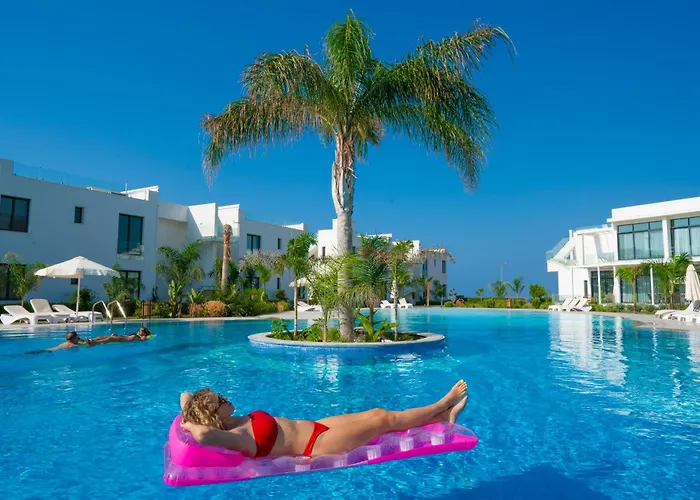 The Country Club & * Akanthou