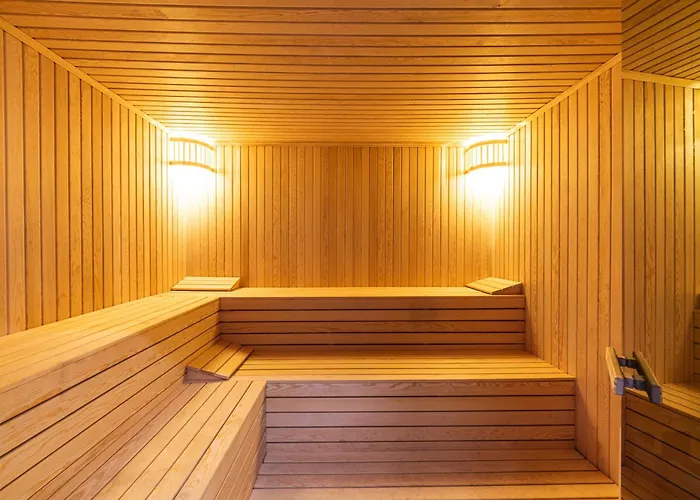 The Country Club & アパート