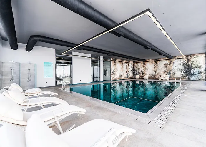 The Country Club & アパート *